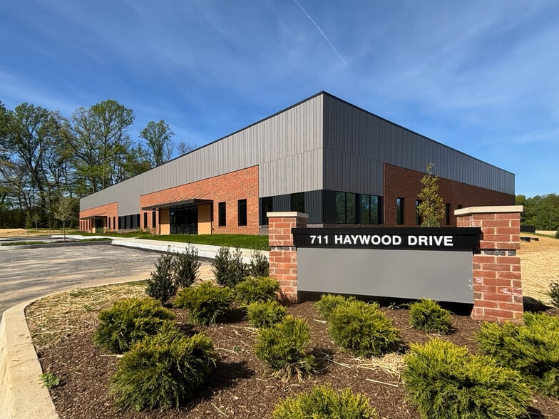 711 Haywood Dr, Exton, PA for lease - Building Photo - Image 2 of 4