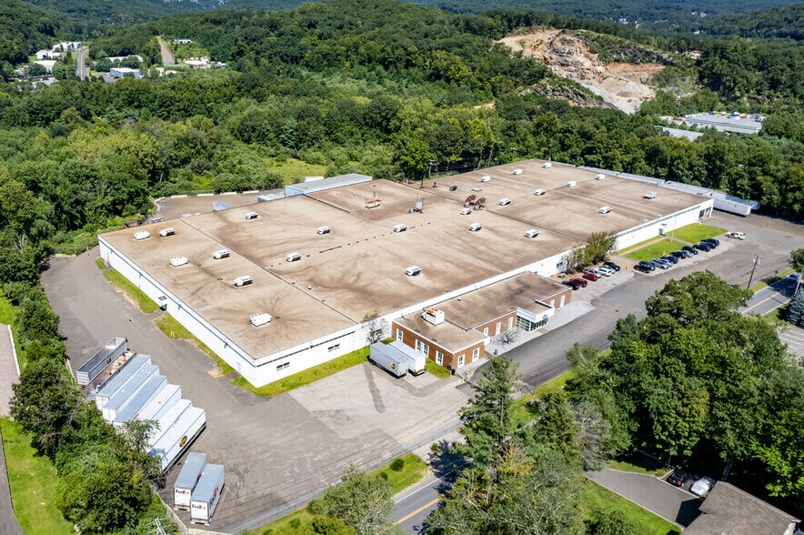 158 Pines Bridge Rd, Beacon Falls, CT for sale - Building Photo - Image 1 of 1