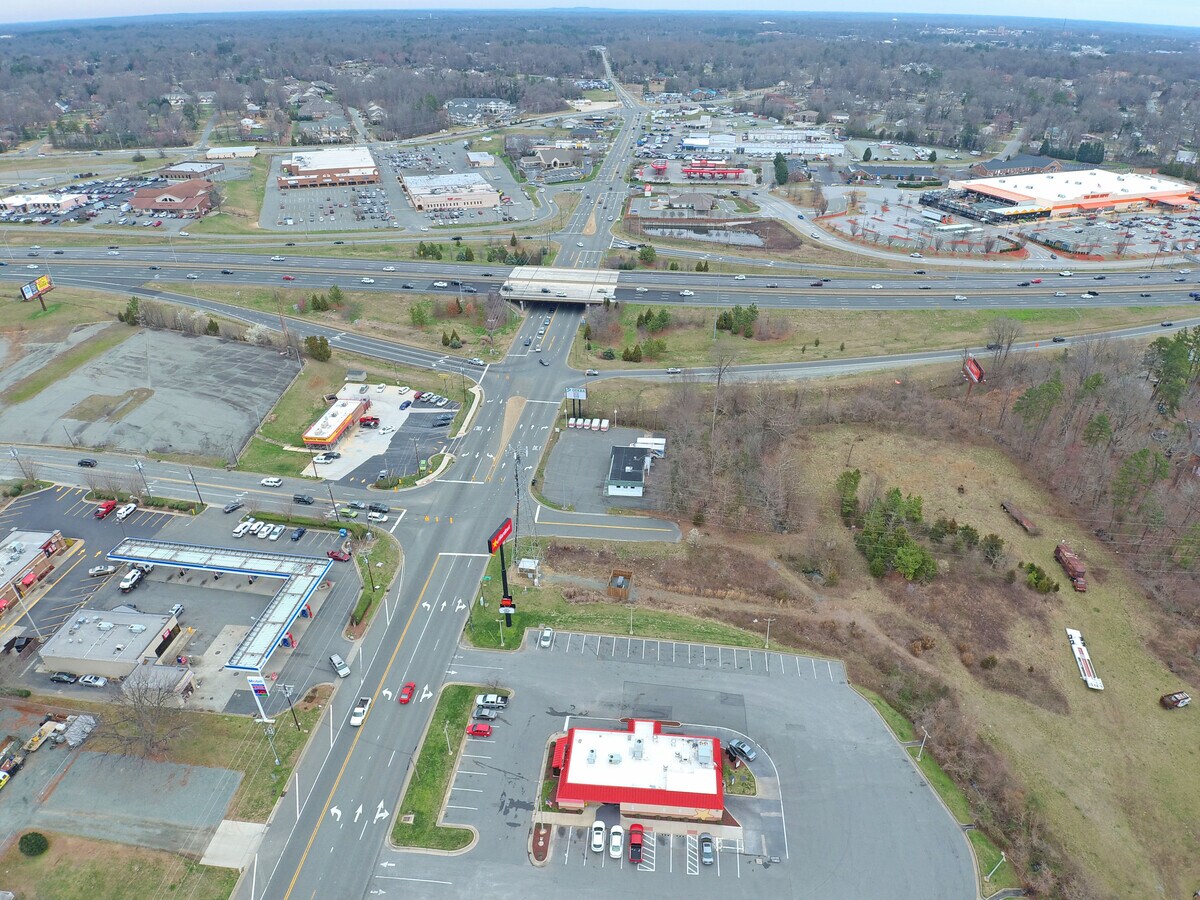 2712 Alamance Rd, Burlington, NC 27215