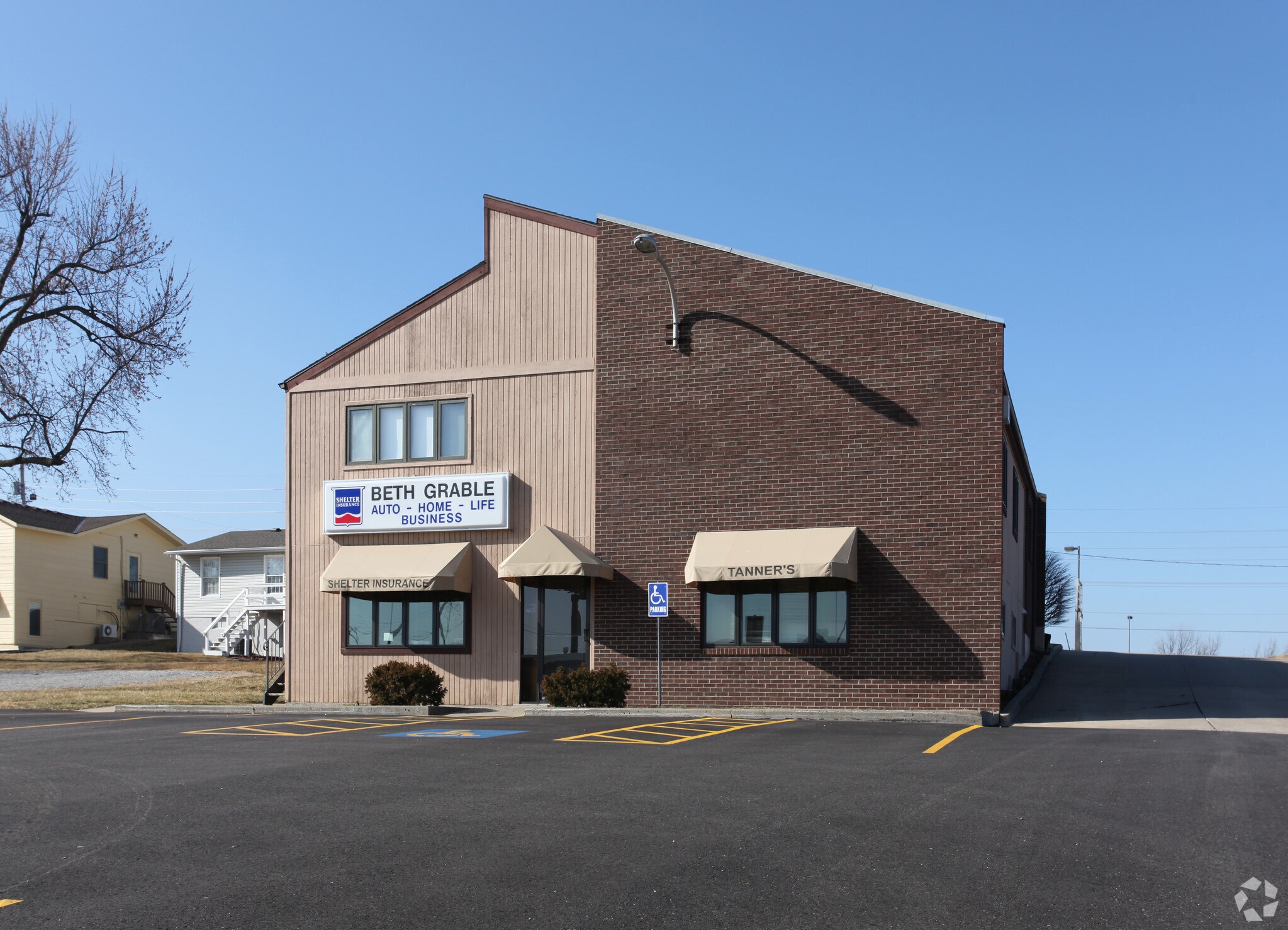 203 N 36th St, Saint Joseph, MO for sale Primary Photo- Image 1 of 1