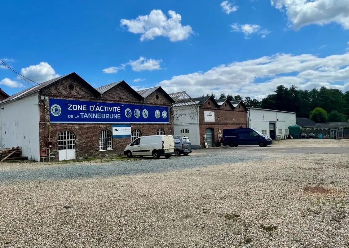 Flex in Charleval for sale Building Photo- Image 1 of 17