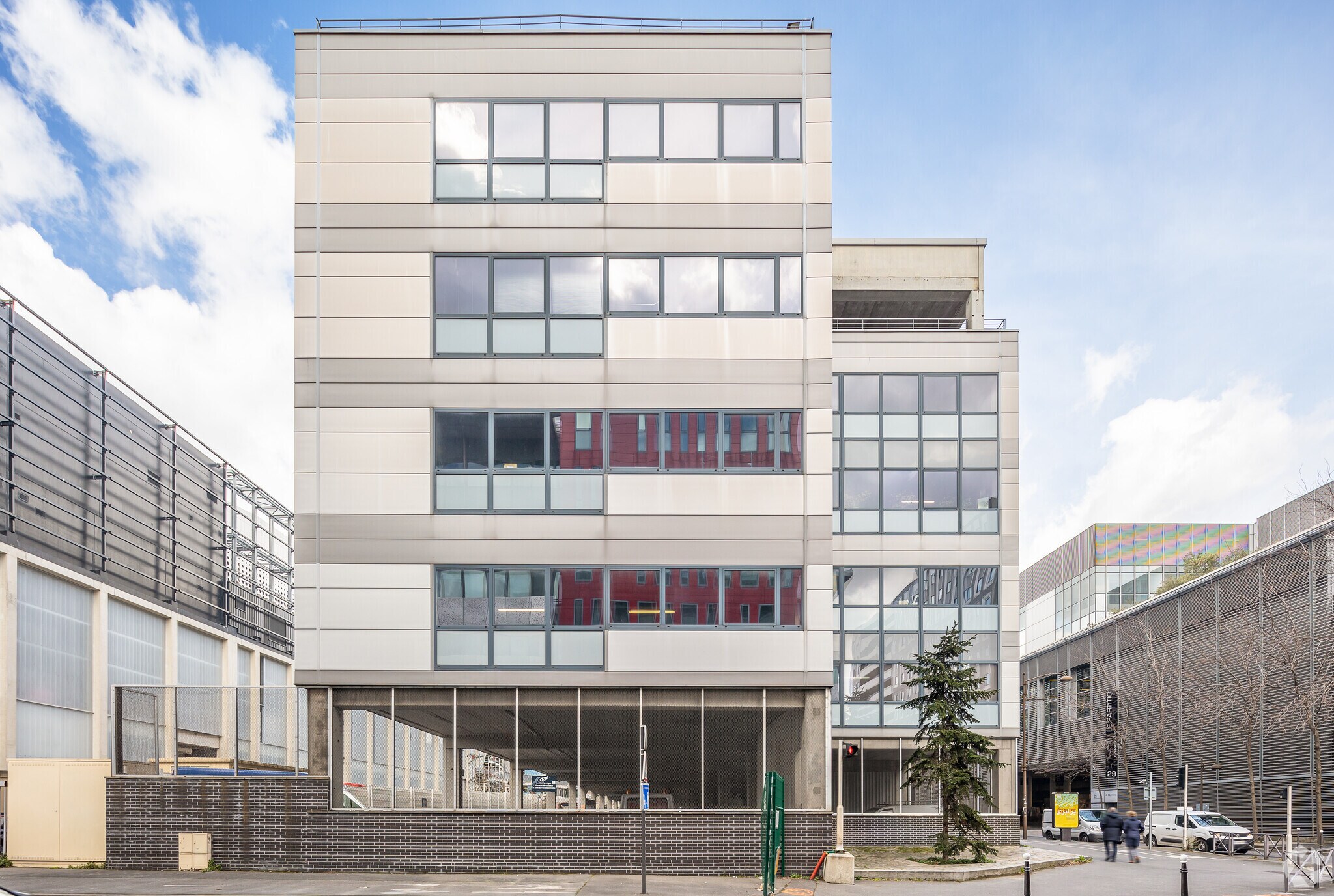 Office in Ivry-sur-Seine for lease Primary Photo- Image 1 of 6