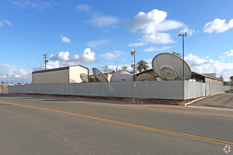 706 W Herndon Ave, Fresno, CA for lease - Building Photo - Image 2 of 2