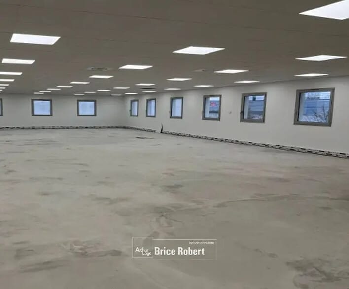 Office in Saint-Priest for lease - Interior Photo - Image 3 of 9