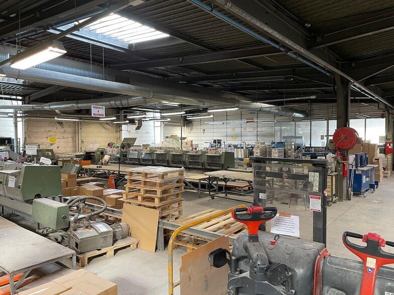 Office in Le Muy for lease - Interior Photo - Image 2 of 7