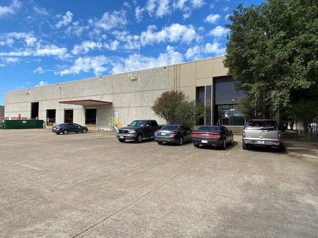 8300-8310 Eastpoint Dr, Dallas, TX for lease Building Photo- Image 1 of 9