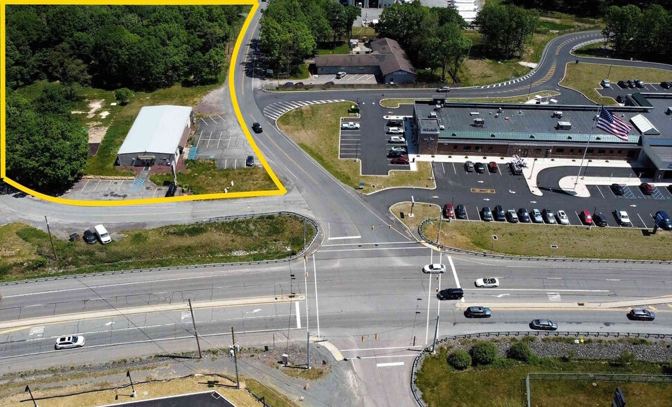 175 Harvest Ln, Pocono Summit, PA for lease - Building Photo - Image 2 of 3