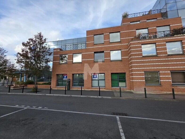 Office in Évry-Courcouronnes for lease - Building Photo - Image 2 of 12