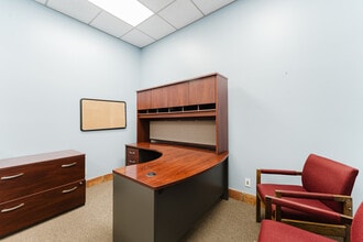 2120 N Dixie Hwy, Boca Raton, FL for lease Interior Photo- Image 2 of 4