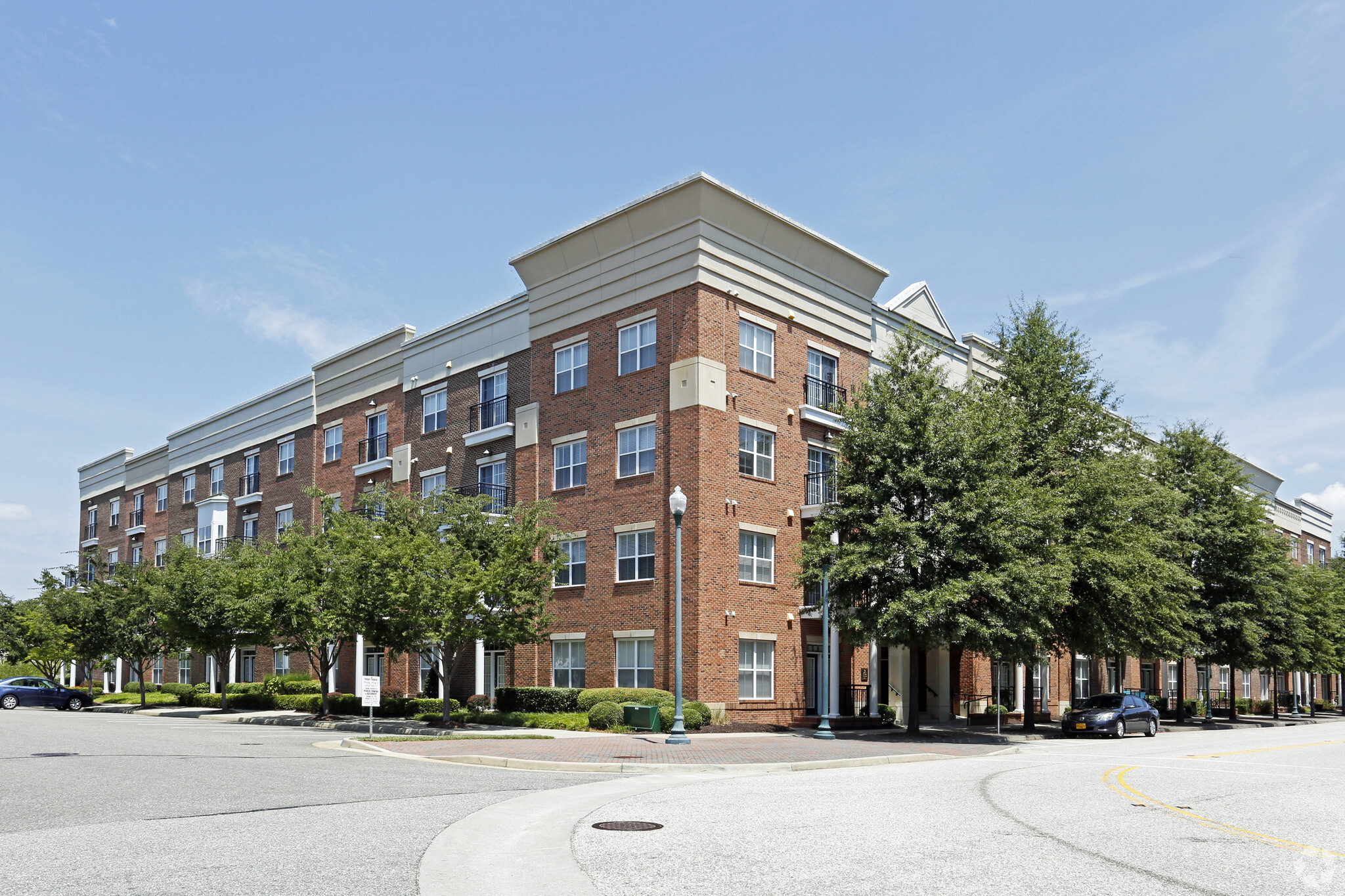 675 Town Center Dr, Newport News, VA for lease Building Photo- Image 1 of 8