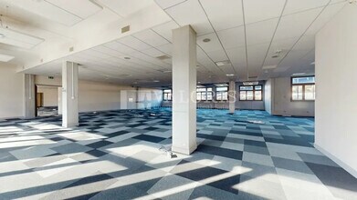 51 Ter Rue De Saint-Cyr, Lyon for lease Interior Photo- Image 1 of 7