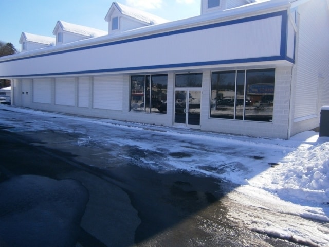 158 Manor Ave & 105 Meriden Rd portfolio of 3 properties for sale on LoopNet.com - Primary Photo - Image 2 of 4