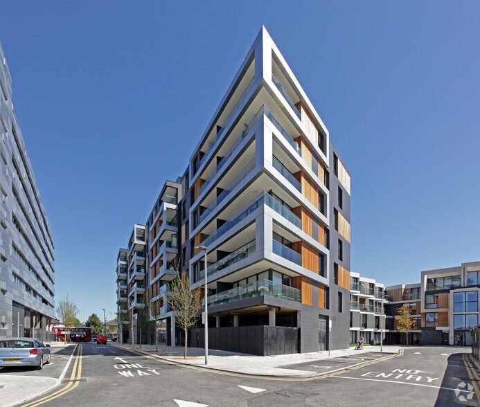 1-2 Woolwich Rd, London for lease - Building Photo - Image 3 of 11