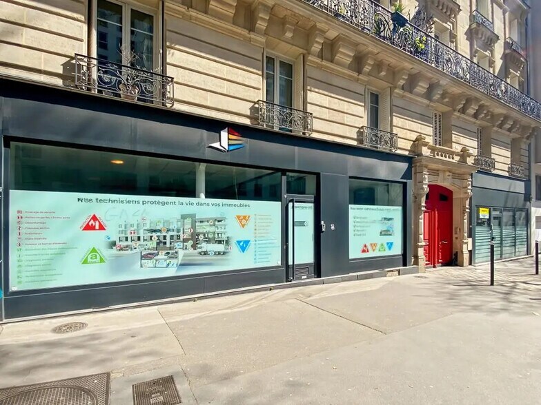Retail in Paris for lease - Building Photo - Image 1 of 9