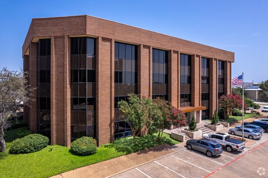 13465 Midway Rd, Farmers Branch, TX for lease - Primary Photo - Image 1 of 32