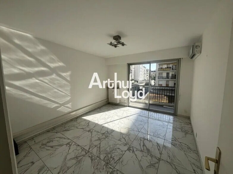 Office in Nice for lease - Interior Photo - Image 1 of 4