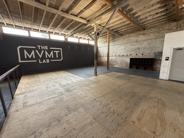 109 W Walnut St, Denton, TX for lease - Building Photo - Image 2 of 6