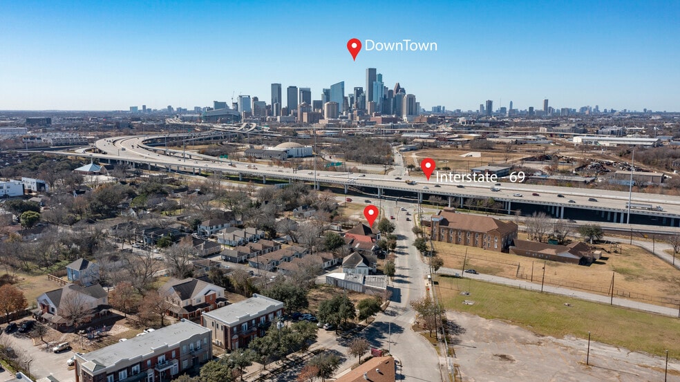 3120 Lyons Ave, Houston, TX for sale - Building Photo - Image 2 of 8