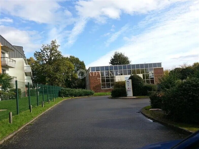 Office in Carquefou for lease - Building Photo - Image 2 of 2