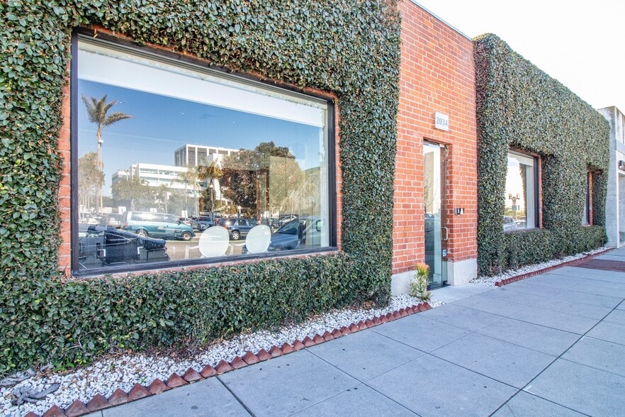 8246 Santa Monica Blvd Los Angeles Ca 90046 Property Record Loopnet Com