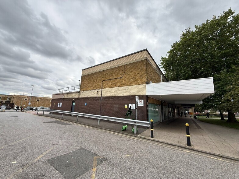 Crossgates, Leeds for lease - Building Photo - Image 2 of 3