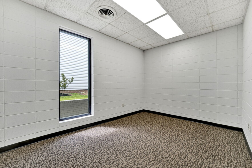 221 W Laurens St, Laurens, SC for lease - Interior Photo - Image 3 of 19