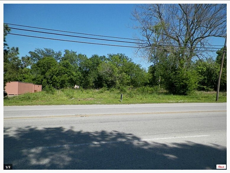 803 N Main St, Highlands, TX for sale - Primary Photo - Image 1 of 1