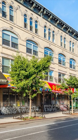 318 Knickerbocker Ave, Brooklyn, NY for lease - Building Photo - Image 1 of 20