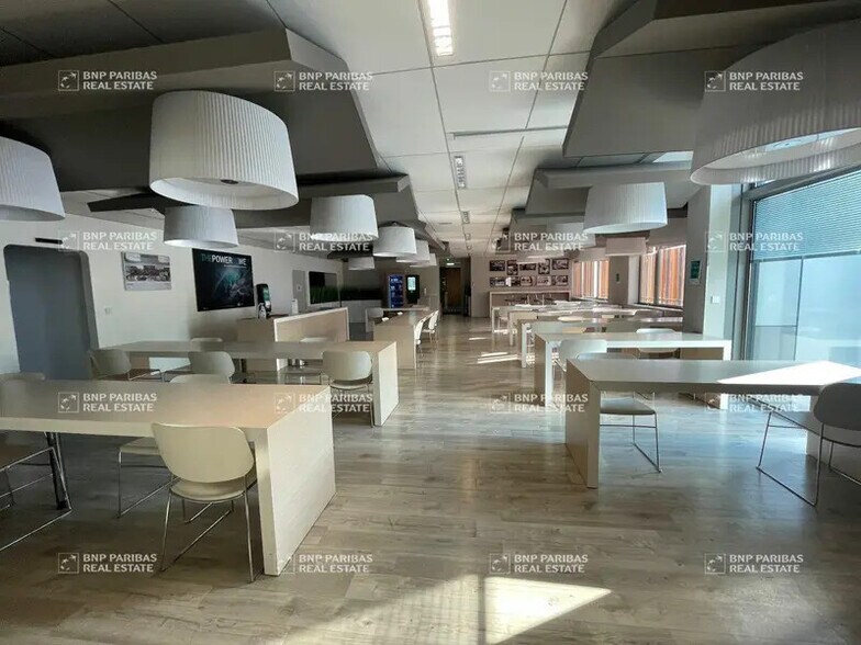 Office in Lyon for lease - Interior Photo - Image 3 of 13