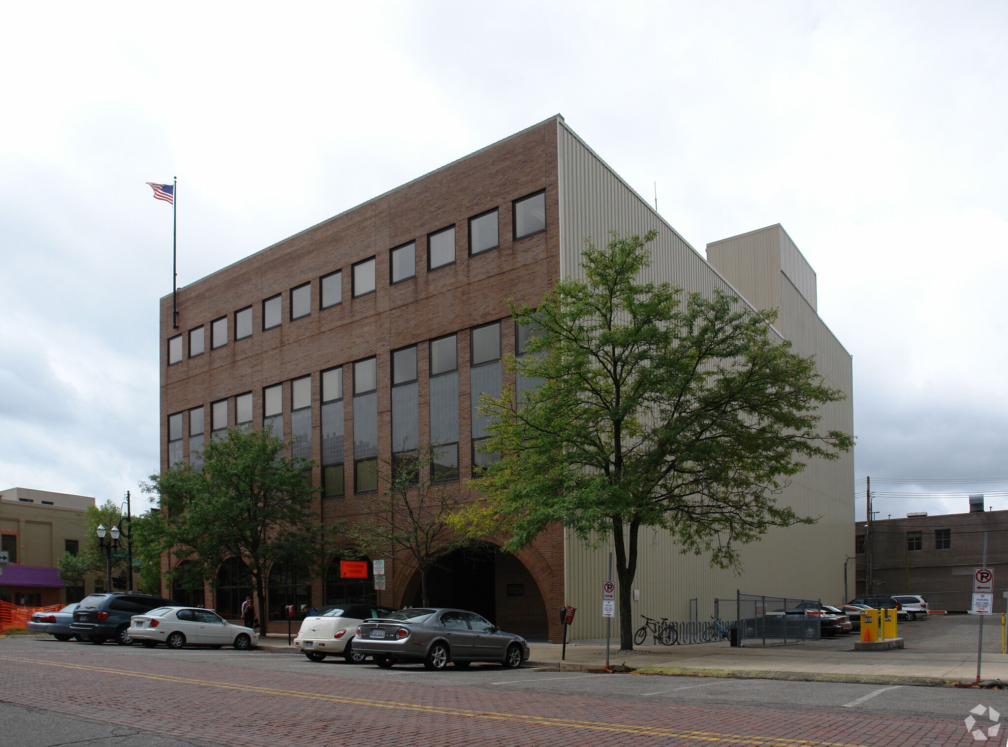 330 S Washington Sq, Lansing, MI 48933 Office For Sale