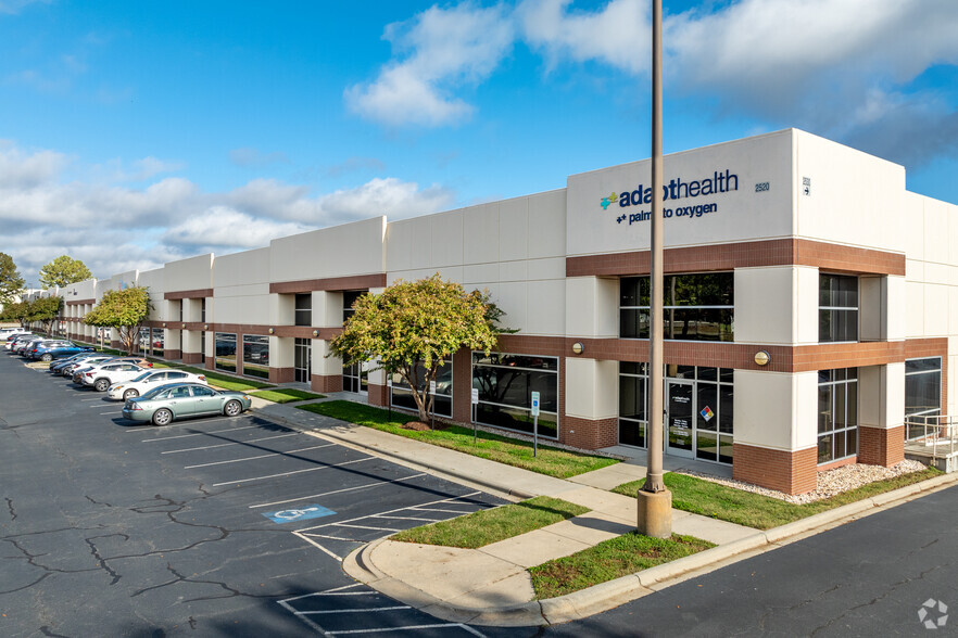 2520 Whitehall Park Dr, Charlotte, NC for lease - Building Photo - Image 1 of 13