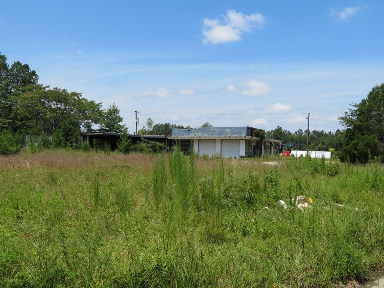 6104 Plane Dr, North Dinwiddie, VA for sale - Building Photo - Image 3 of 11