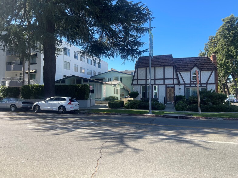 4323-4329 Van Nuys Blvd, Sherman Oaks, CA for sale - Building Photo - Image 2 of 6