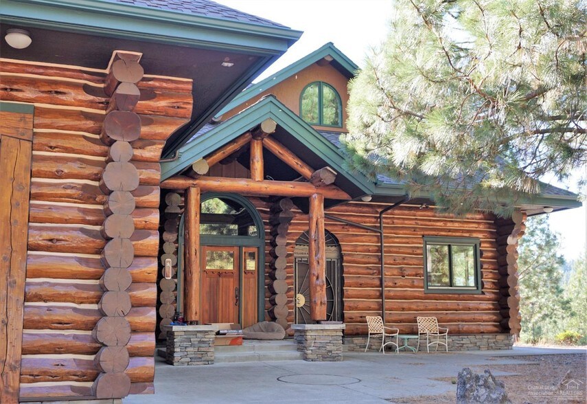 13500 McKenzie Hwy, Sisters, OR for sale - Primary Photo - Image 1 of 1