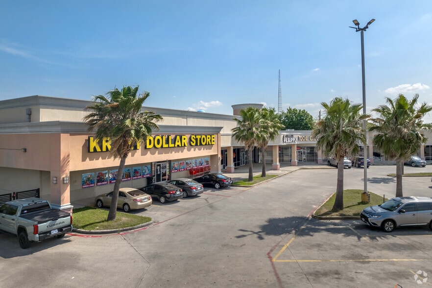 11078 Veterans Memorial Dr, Houston, TX for lease - Building Photo - Image 2 of 4