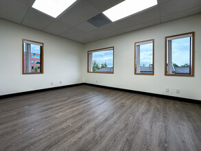 8101 SW Nyberg St, Tualatin, OR for lease Interior Photo- Image 2 of 3