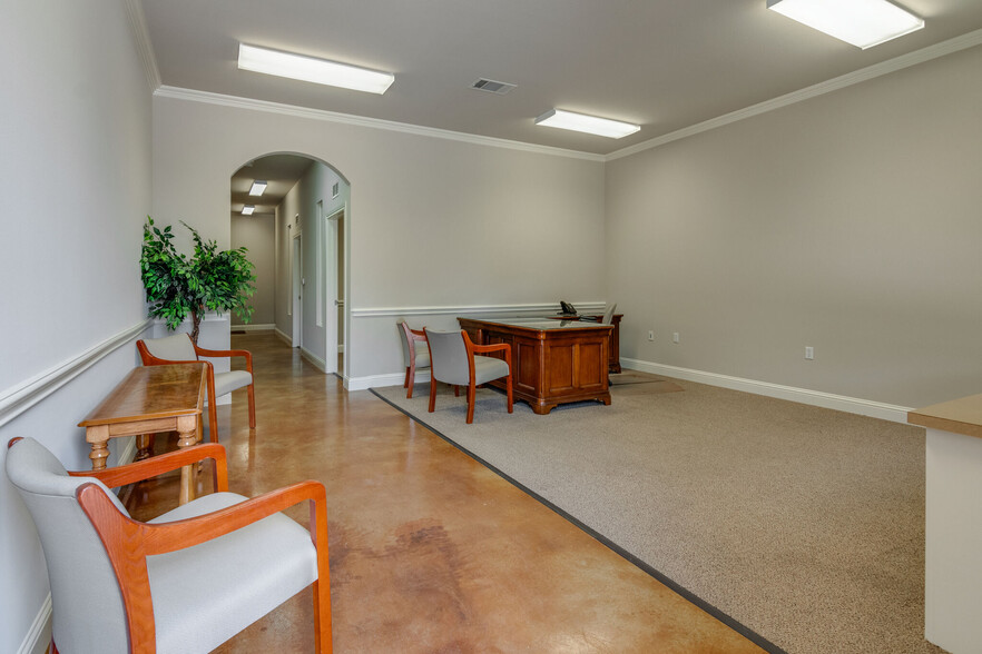 807 Bluebonnet Dr, Keller, TX for lease - Interior Photo - Image 3 of 7