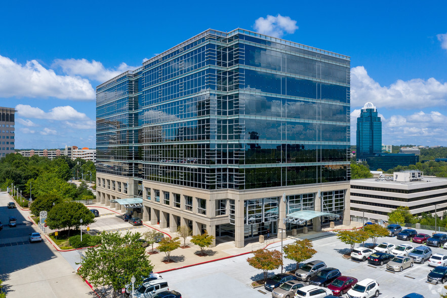 5673 Peachtree Dunwoody Rd NE, Atlanta, GA for lease - Building Photo - Image 3 of 16