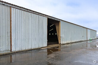 1900 E Brundage Ln, Bakersfield, CA for lease Building Photo- Image 2 of 11