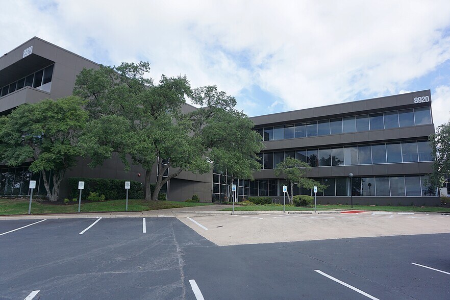 8920 Business Park Dr, Austin, TX for lease - Building Photo - Image 1 of 7
