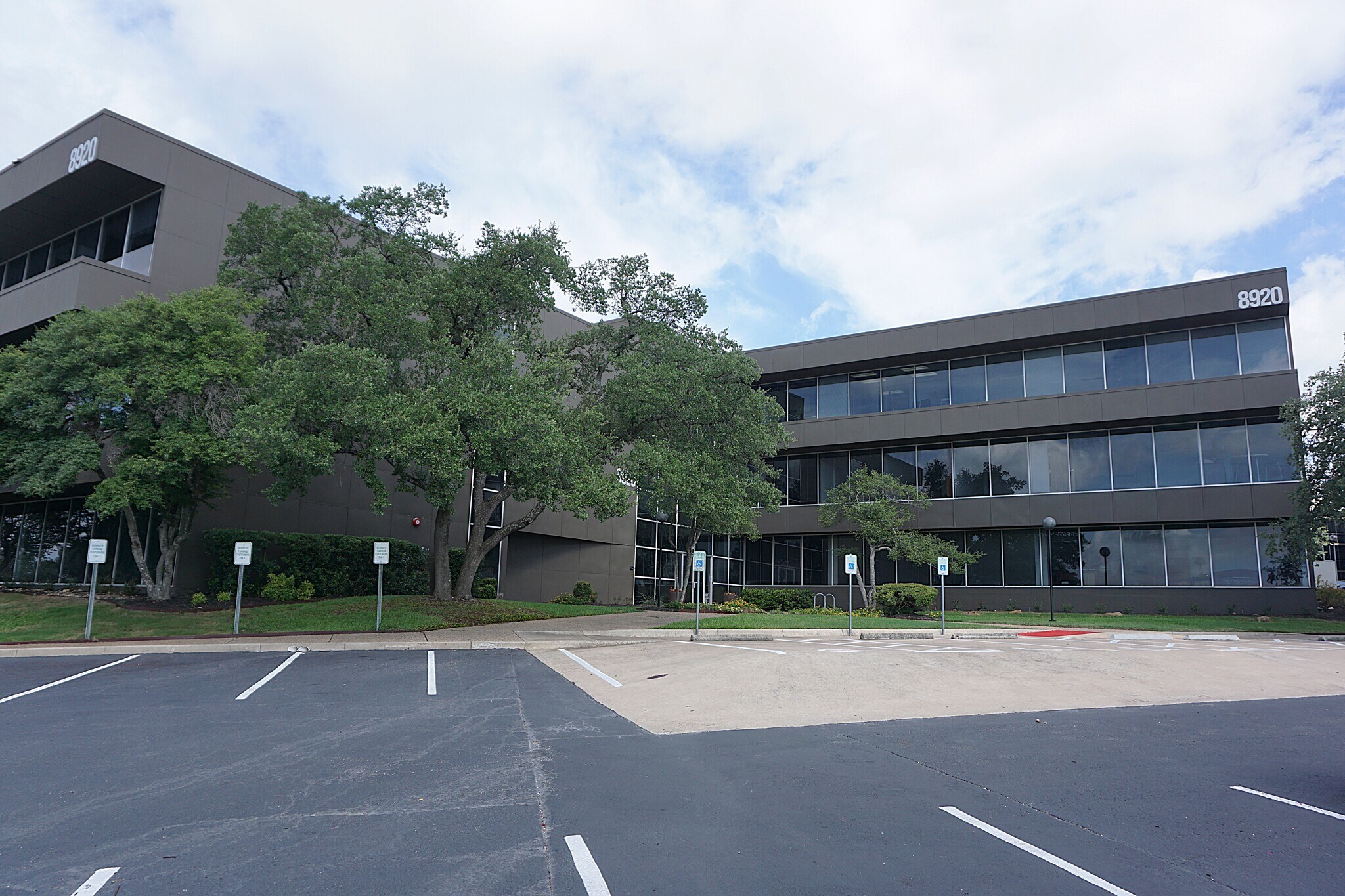 8920 Business Park Dr, Austin, TX for lease Building Photo- Image 1 of 8