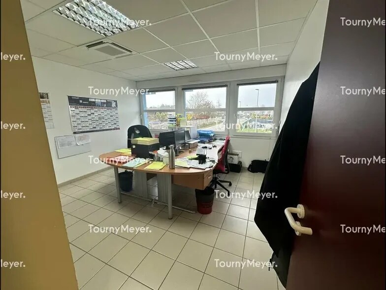 Flex in Vigneux-de-Bretagne for lease - Interior Photo - Image 1 of 2