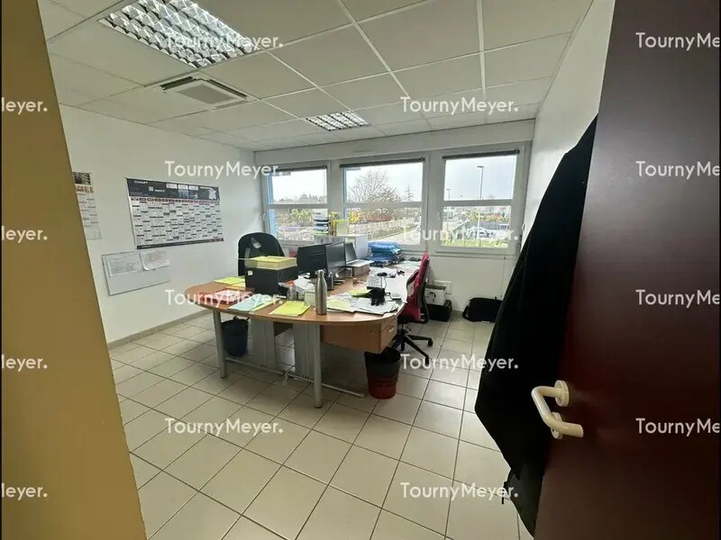 Flex in Vigneux-de-Bretagne for lease Interior Photo- Image 1 of 3