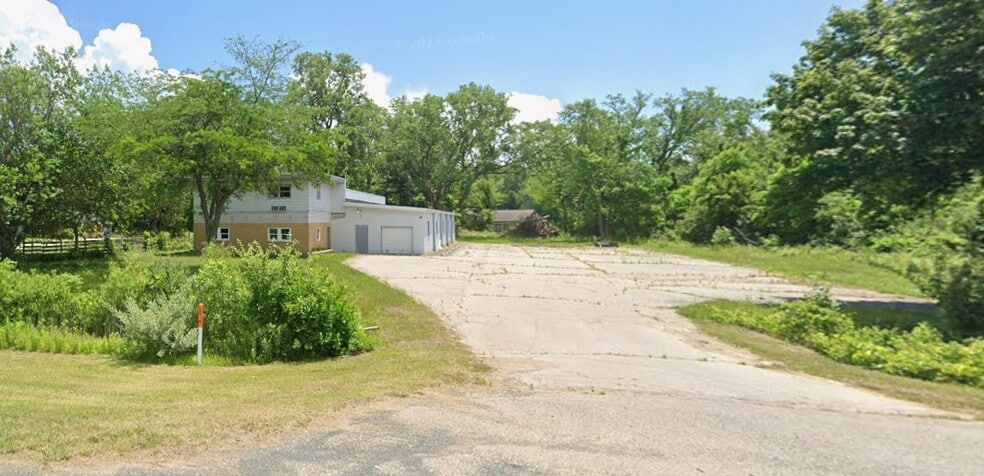 09383 Blue Star Hwy, South Haven, MI for sale - Primary Photo - Image 1 of 9