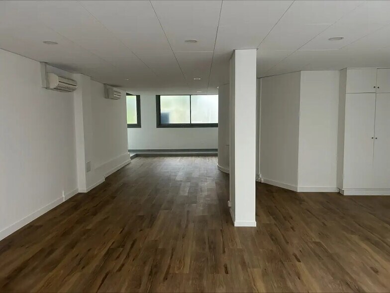 Office in Paris for lease - Interior Photo - Image 3 of 5