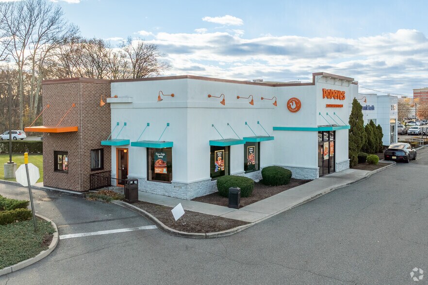 282 E State Rt 4, Paramus, NJ for sale - Primary Photo - Image 1 of 1