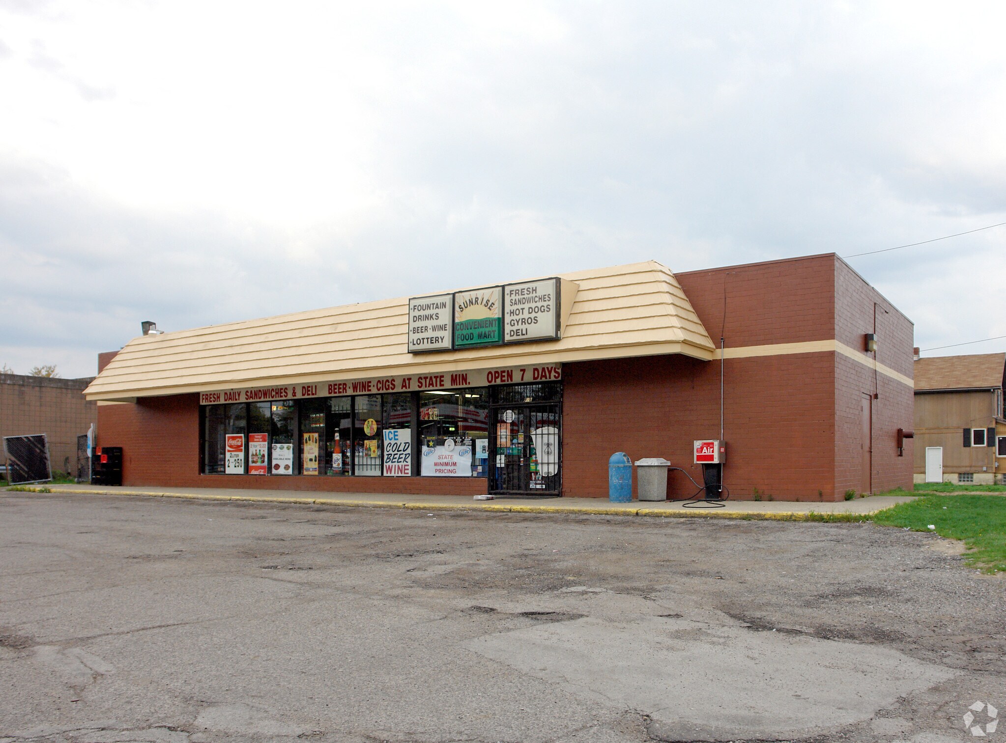 978 Brown St, Akron, OH for sale Primary Photo- Image 1 of 1