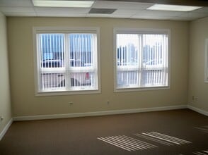 1840 Industrial Dr, Libertyville, IL for lease Interior Photo- Image 2 of 4