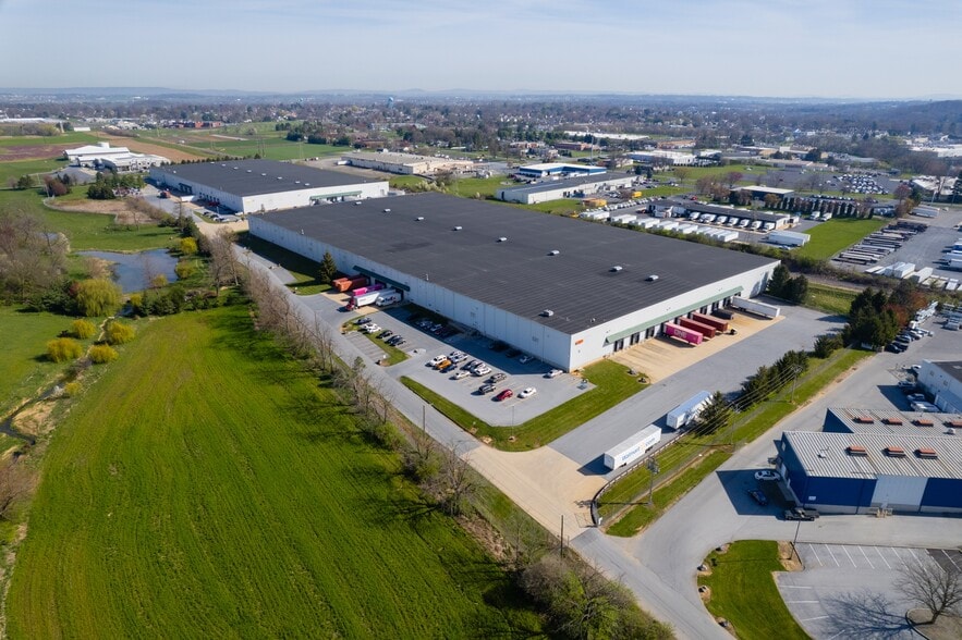 1700 Cloister Dr, Lancaster, PA for lease - Building Photo - Image 2 of 3