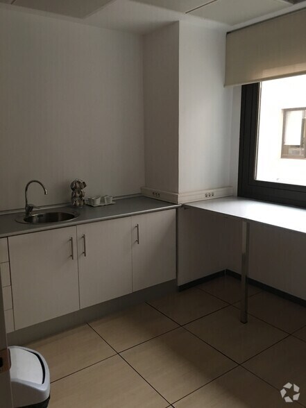 Calle de Orense, 70, Madrid, Madrid for lease - Building Photo - Image 3 of 20